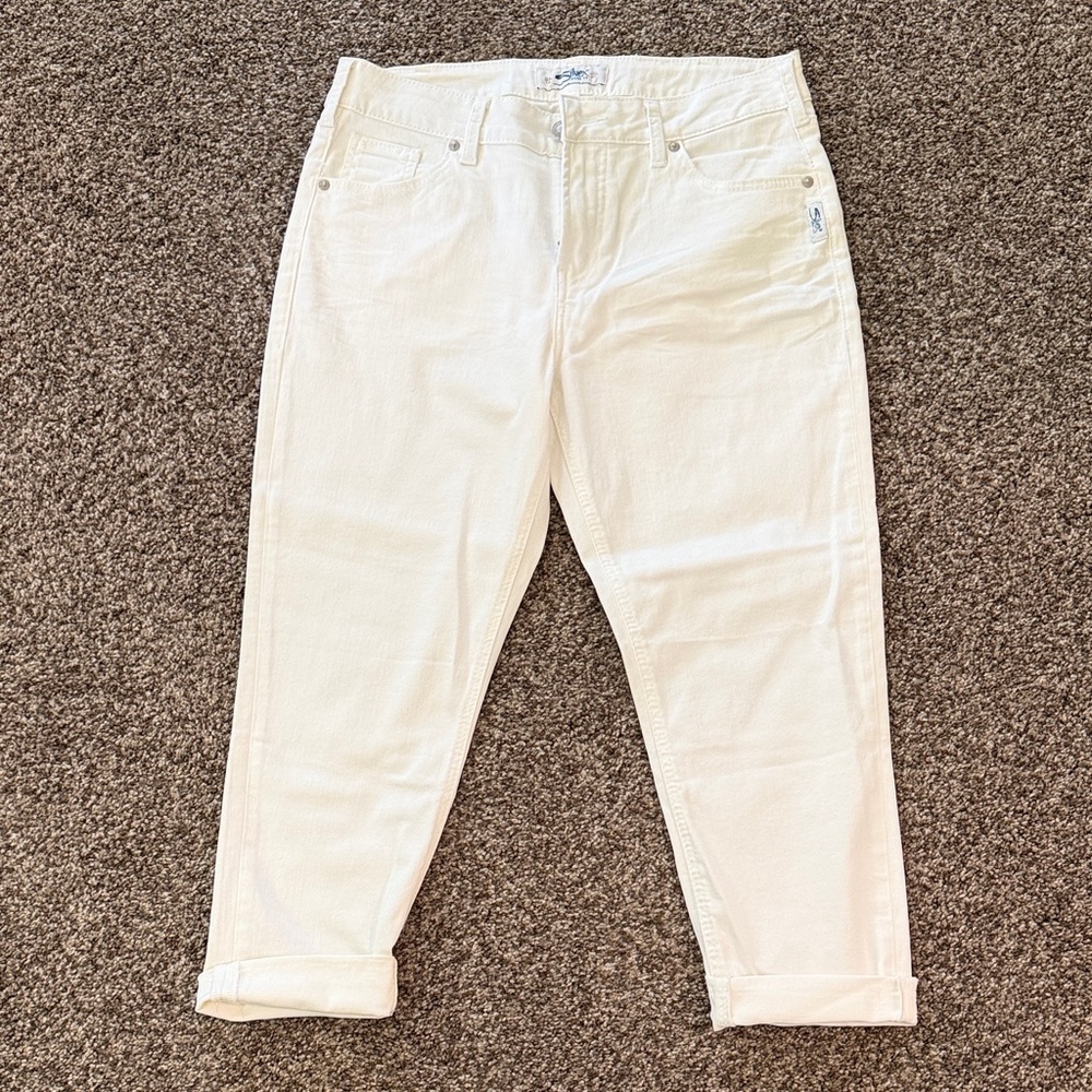 Silver Jeans Women’s White Avery skinny crop.